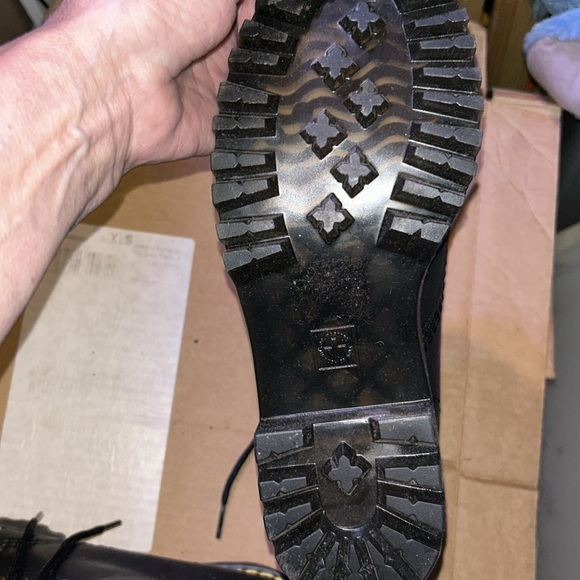 HP🎊🎊Doc Martens Boots - Picture 7 of 10